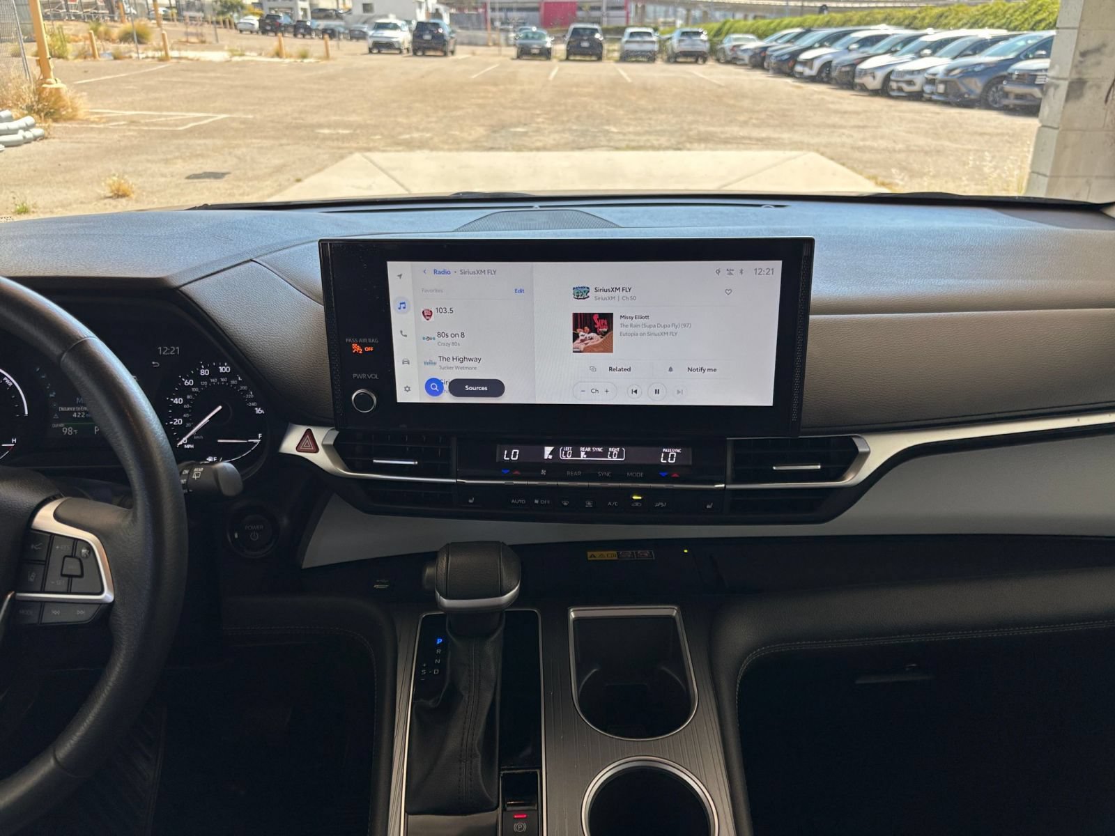 Used 2025 Toyota Sienna XLE FWD image 16