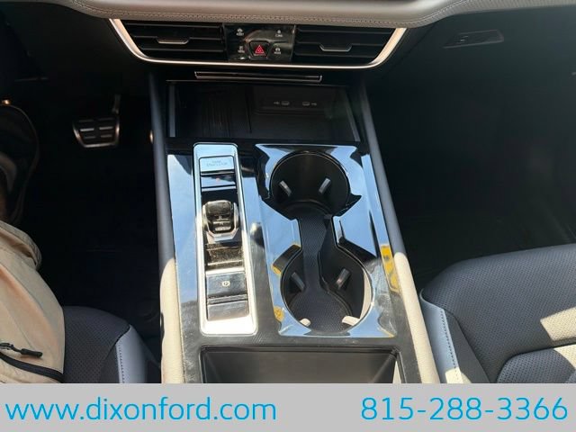 Used 2025 Volkswagen Atlas Peak Edition SE AWD/4WD image 13