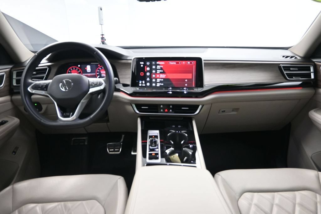 Used 2024 Volkswagen Atlas SEL Premium R-Line AWD/4WD image 32