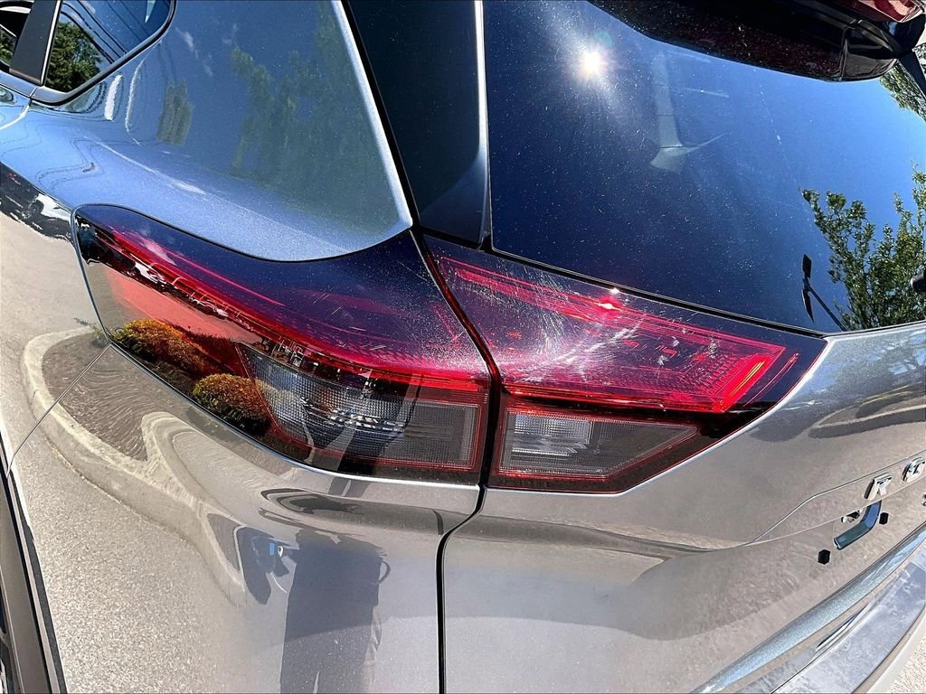 Used 2023 Nissan Rogue SV AWD/4WD image 32