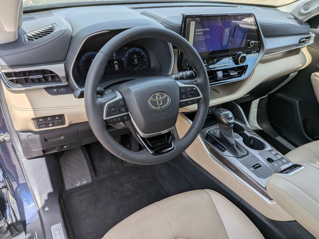 Used 2023 Toyota Highlander Limited AWD/4WD image 10