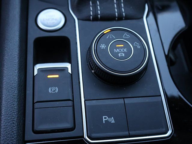 Used 2022 Volkswagen Atlas Cross Sport SEL R-Line image 31