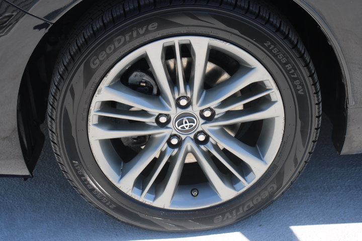 Used 2017 Toyota Camry SE FWD image 9