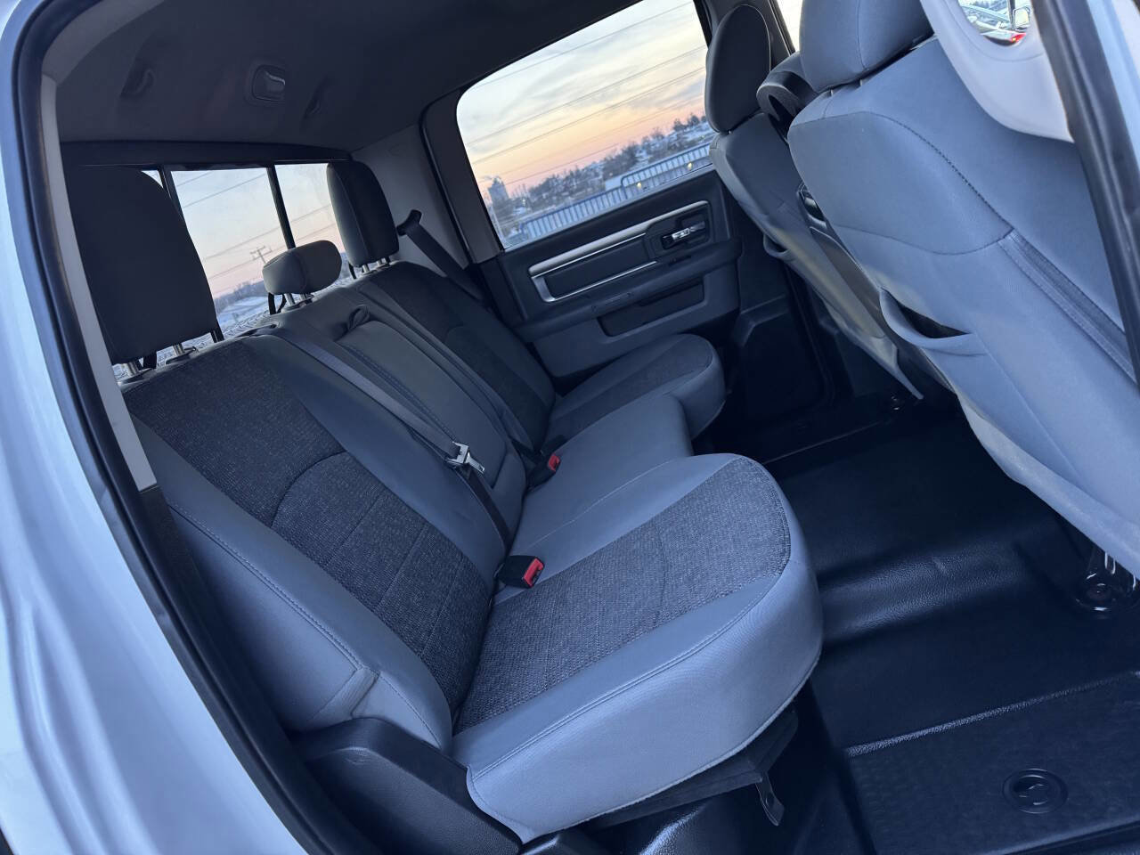 Used 2017 RAM 1500 Classic SLT image 10