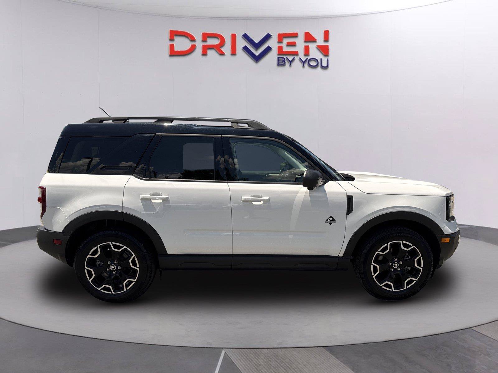 Used 2025 Ford Bronco Sport Outer Banks w/ Outer Banks Tech Package+ AWD/4WD image 2