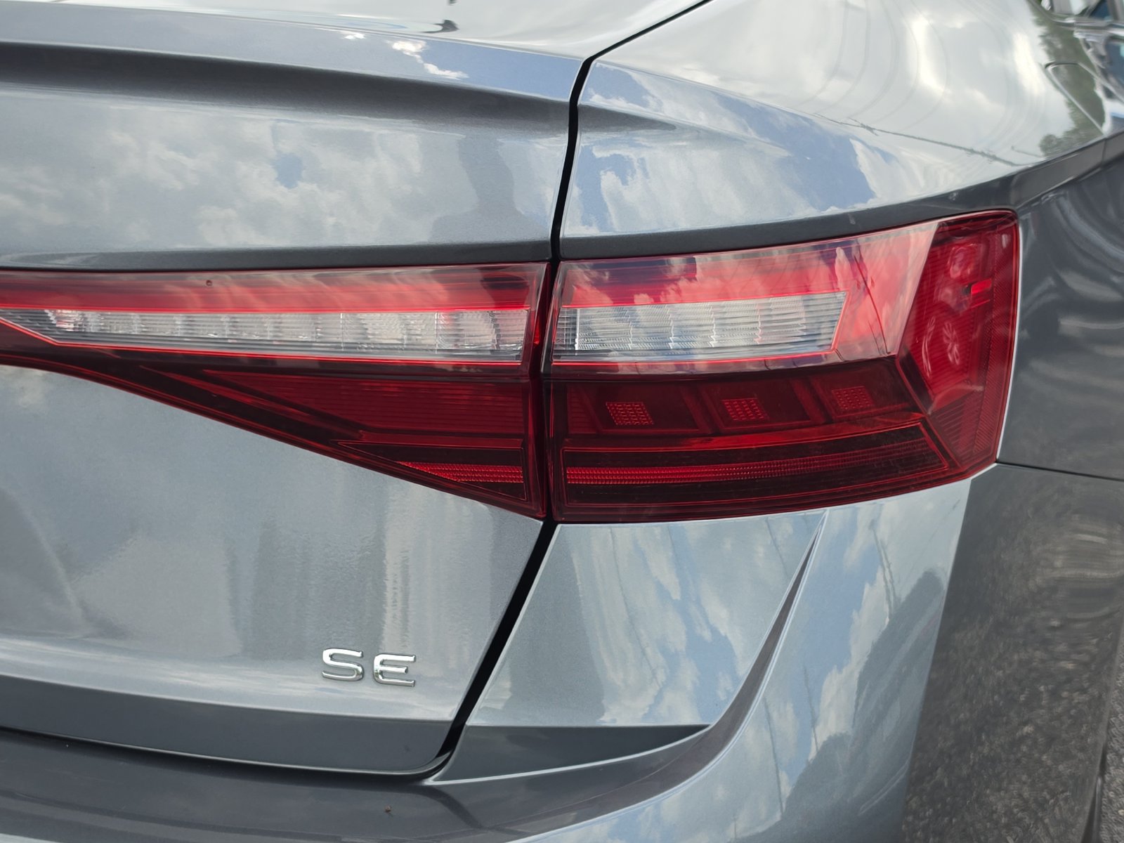 Used 2025 Volkswagen Jetta SE FWD image 8