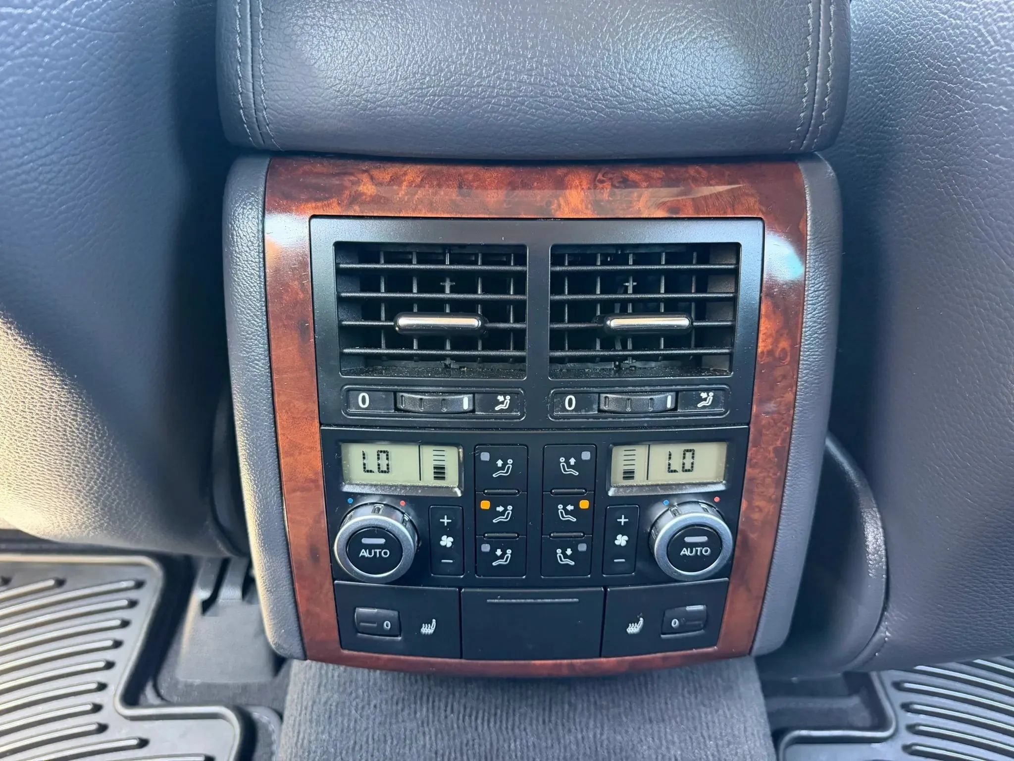 Used 2008 Volkswagen Touareg V6 AWD/4WD image 26