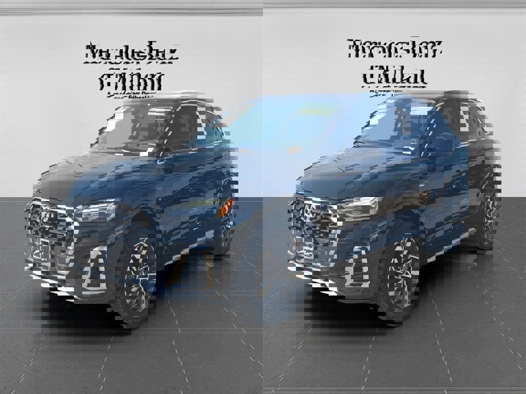 Used 2024 Audi Q5 2.0T Premium w/ Convenience Package image 3