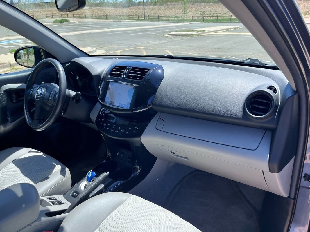 Used 2014 Toyota RAV4 EV FWD image 23