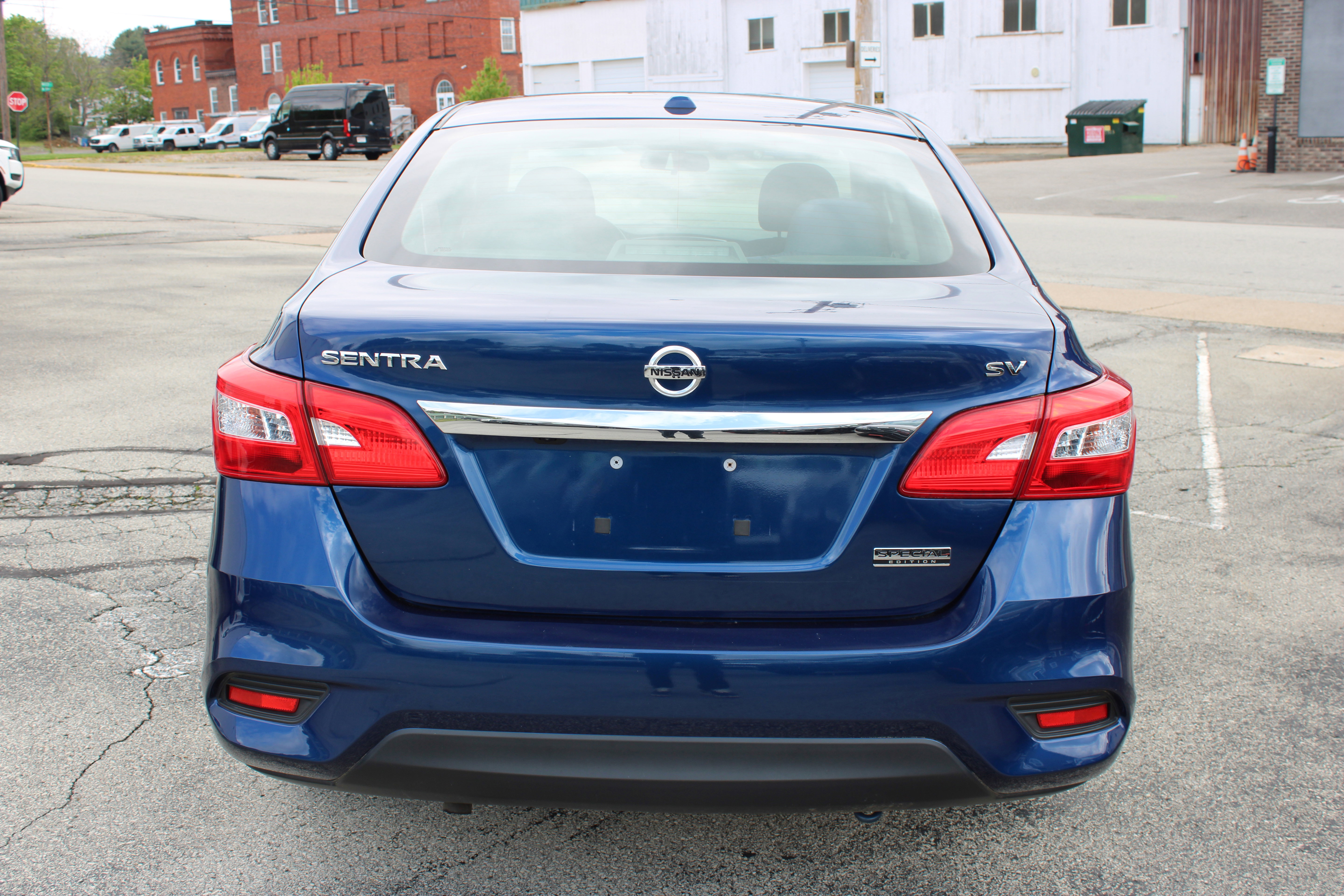 Used 2019 Nissan Sentra SV w/ Special Edition Package FWD image 4