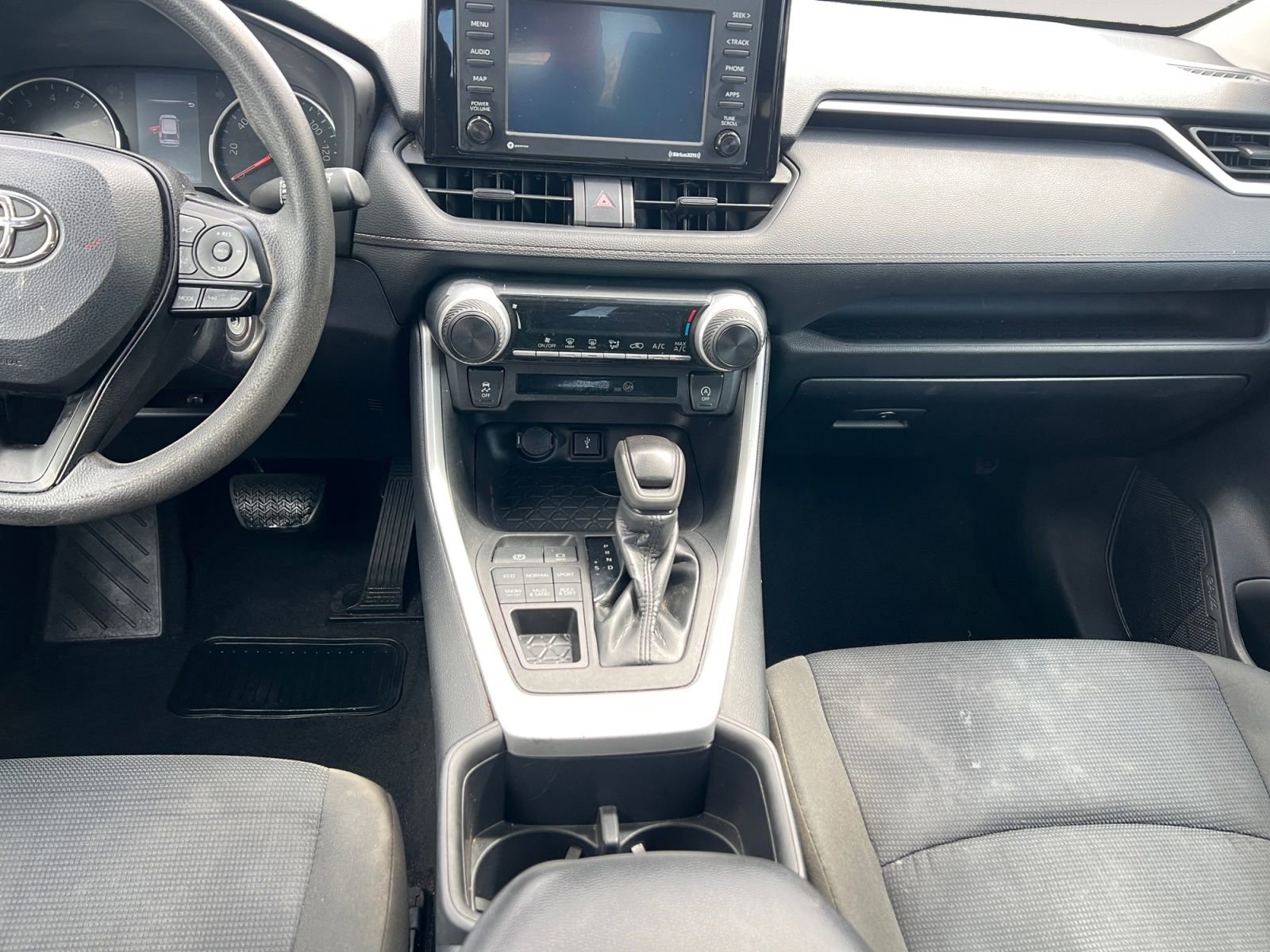 Used 2022 Toyota RAV4 LE AWD/4WD image 11