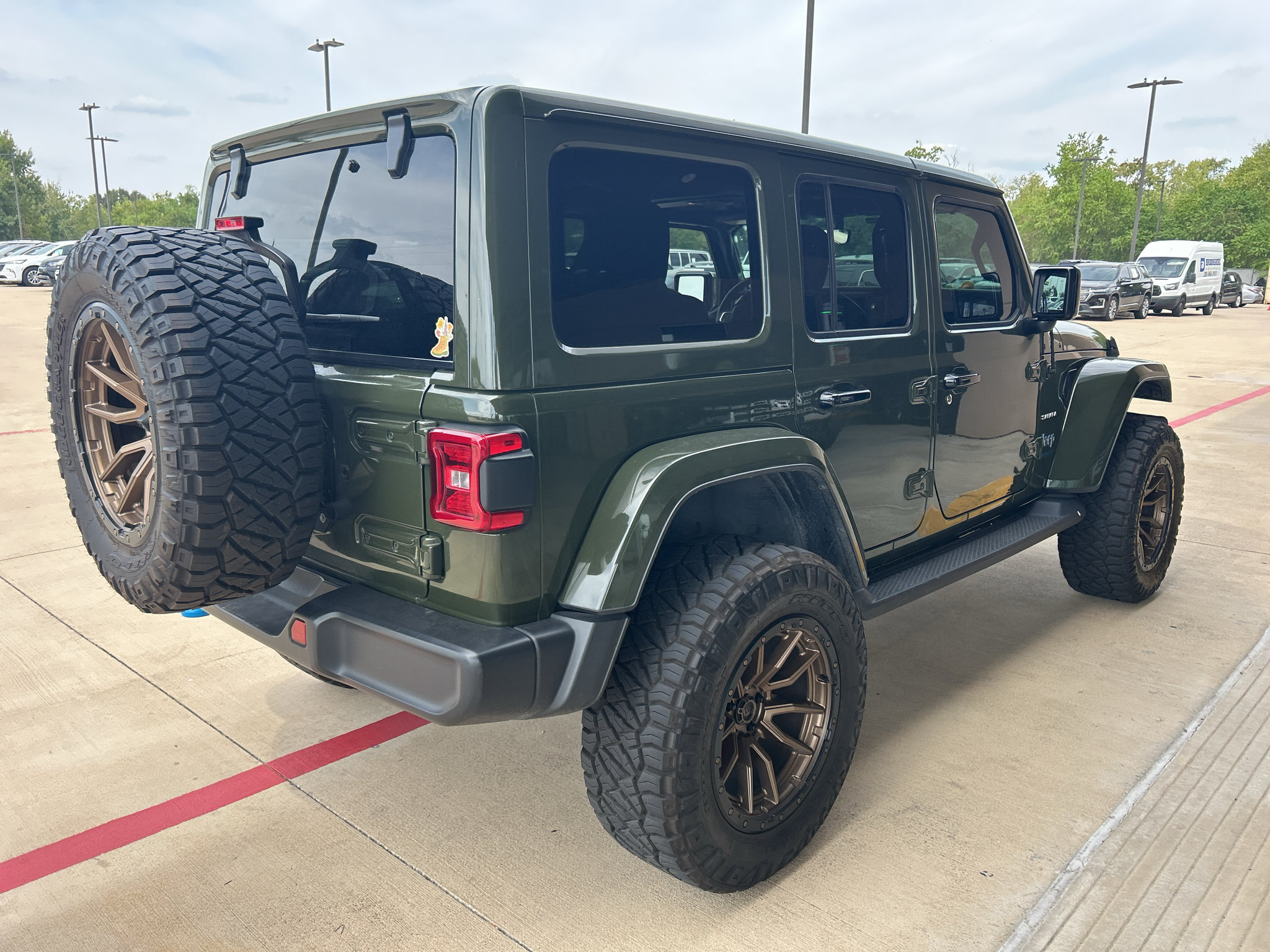 Used 2022 Jeep Wrangler Unlimited Sahara w/ Cold Weather Group AWD/4WD image 6