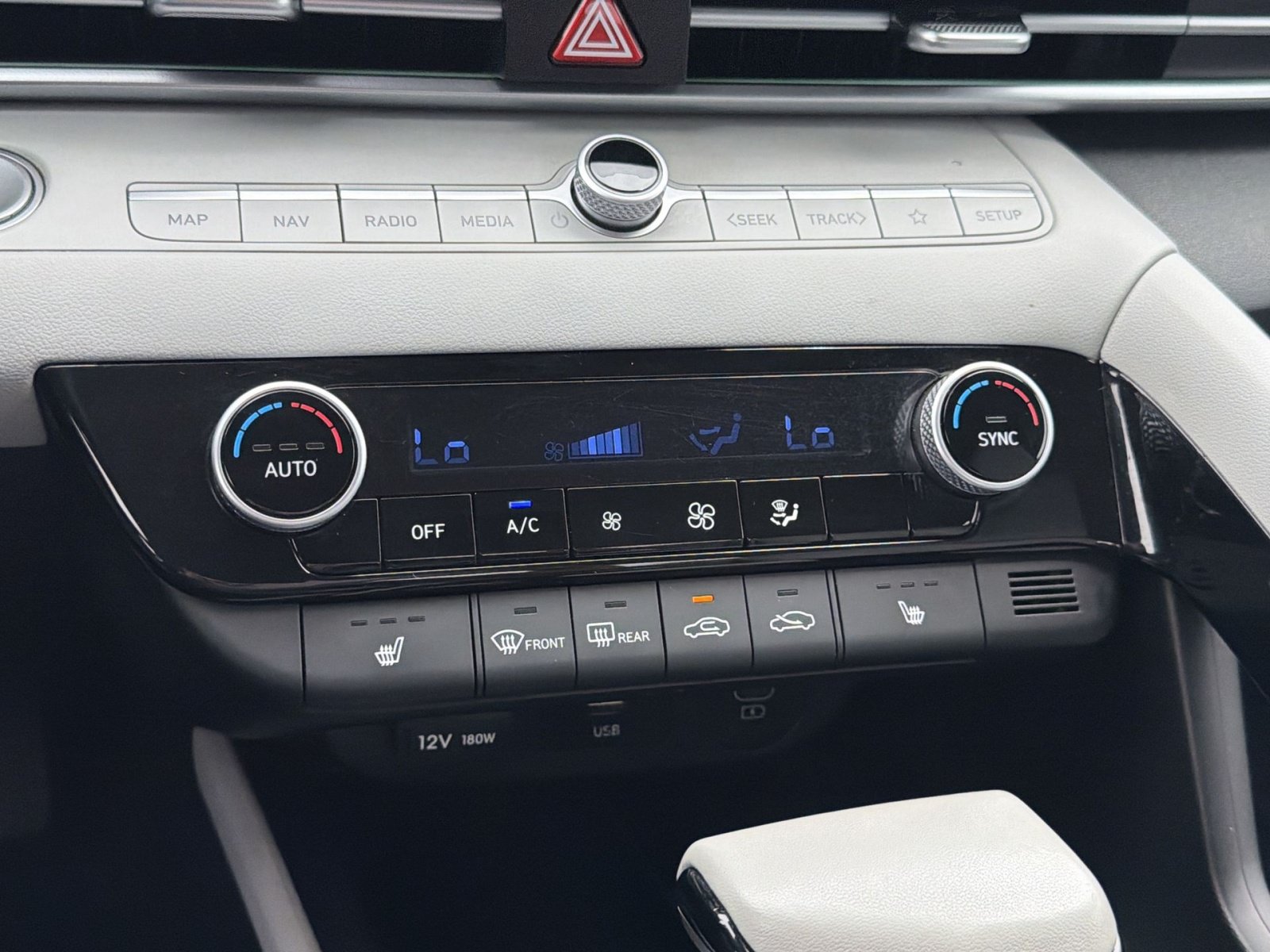Certified 2024 Hyundai Elantra Limited FWD image 21