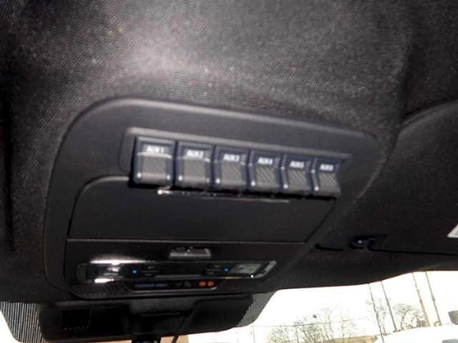 Used 2025 Ford F350 Platinum w/ FX4 Off-Road Package image 31