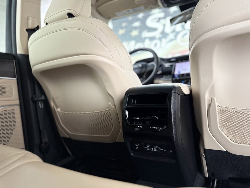 Used 2022 Jeep Grand Cherokee Limited w/ Luxury Tech Group II image 48