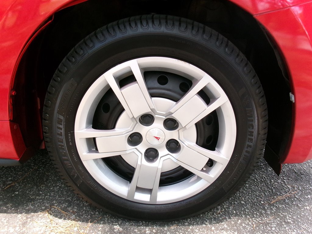 Used 2009 Pontiac Vibe w/ Preferred Package FWD image 34