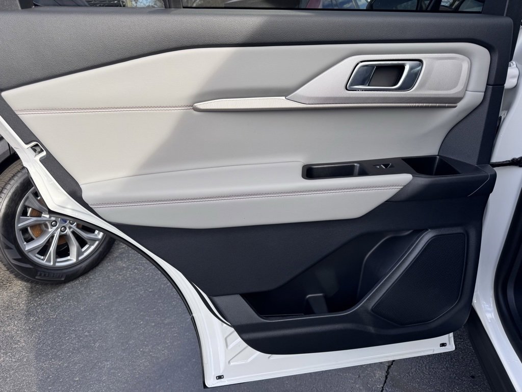 Used 2025 Ford Explorer Active w/ Active Comfort Package image 35