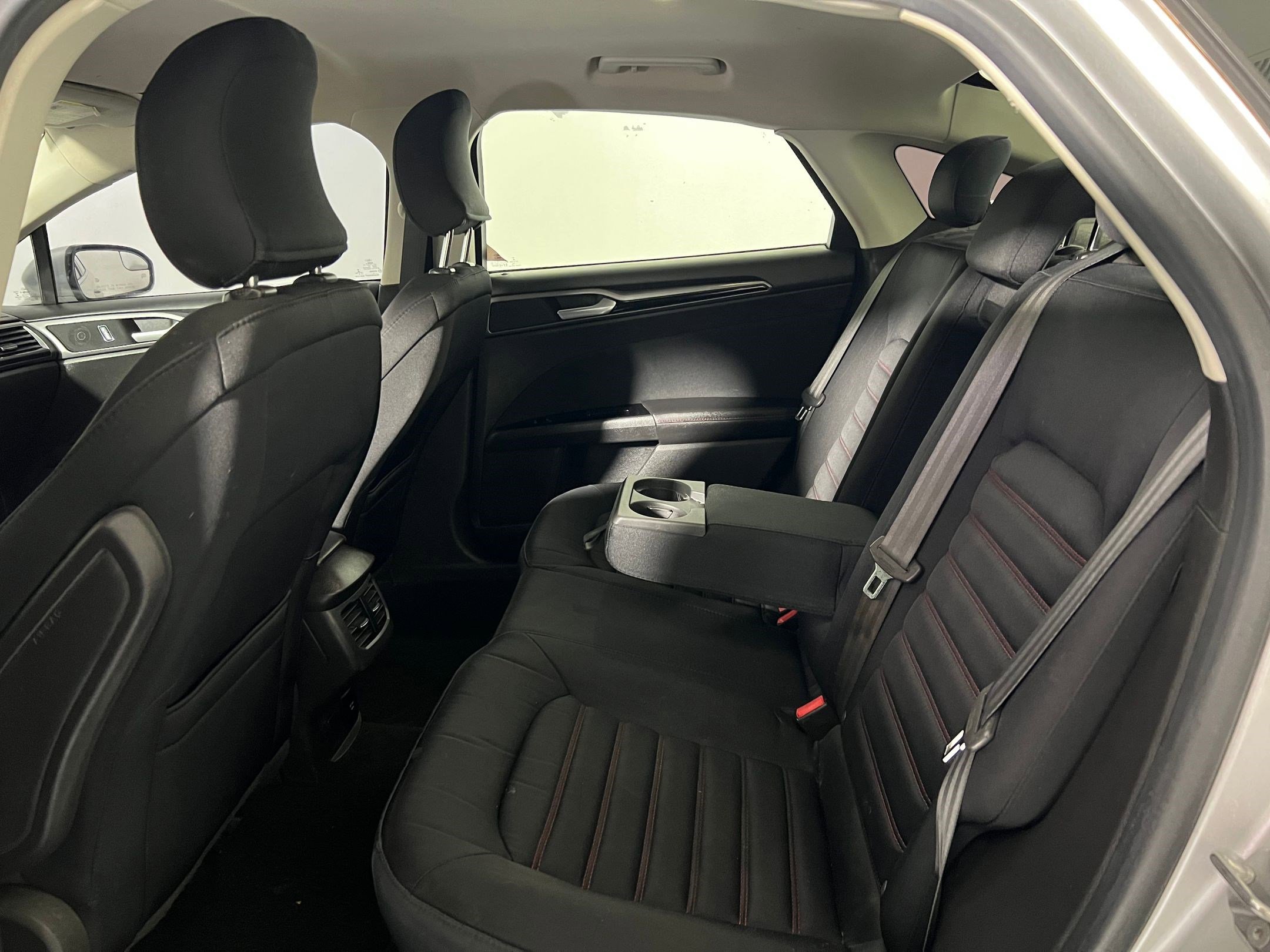 Used 2016 Ford Fusion SE image 14