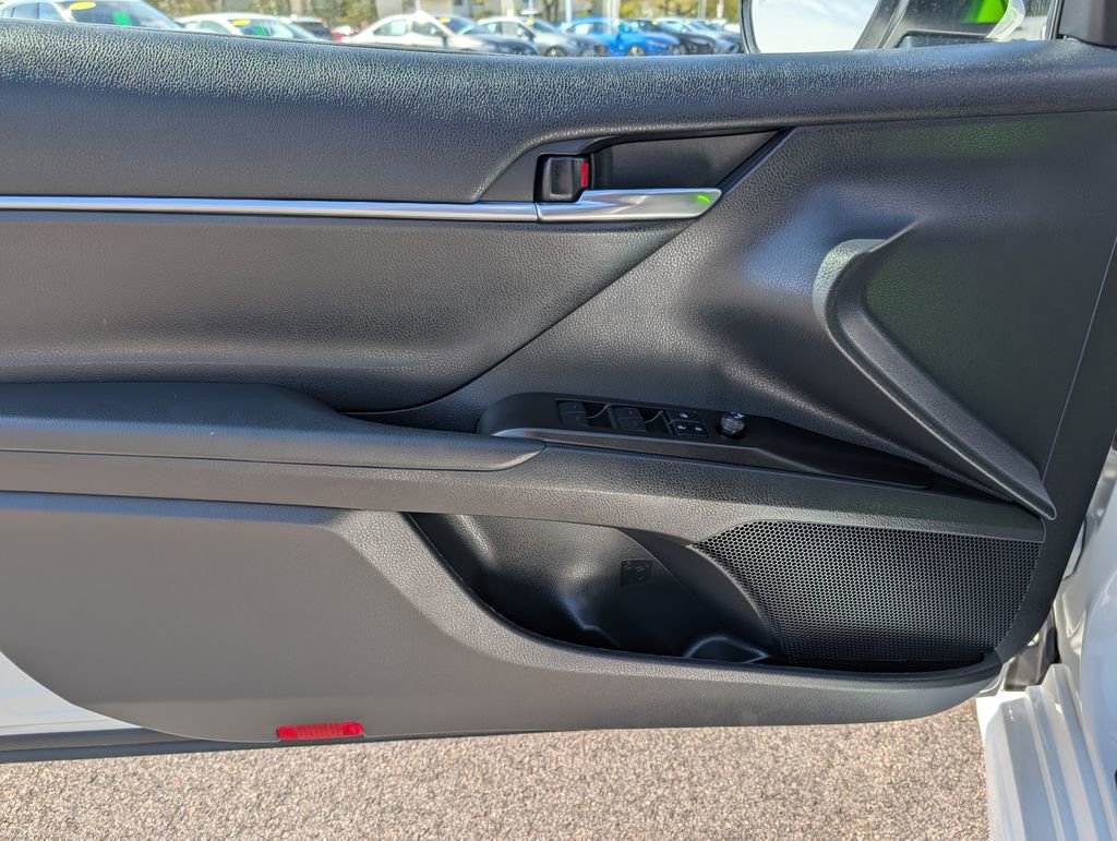Used 2022 Toyota Camry SE w/ Cold Weather Package FWD image 14