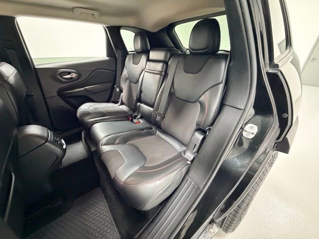 Used 2015 Jeep Cherokee Trailhawk image 25