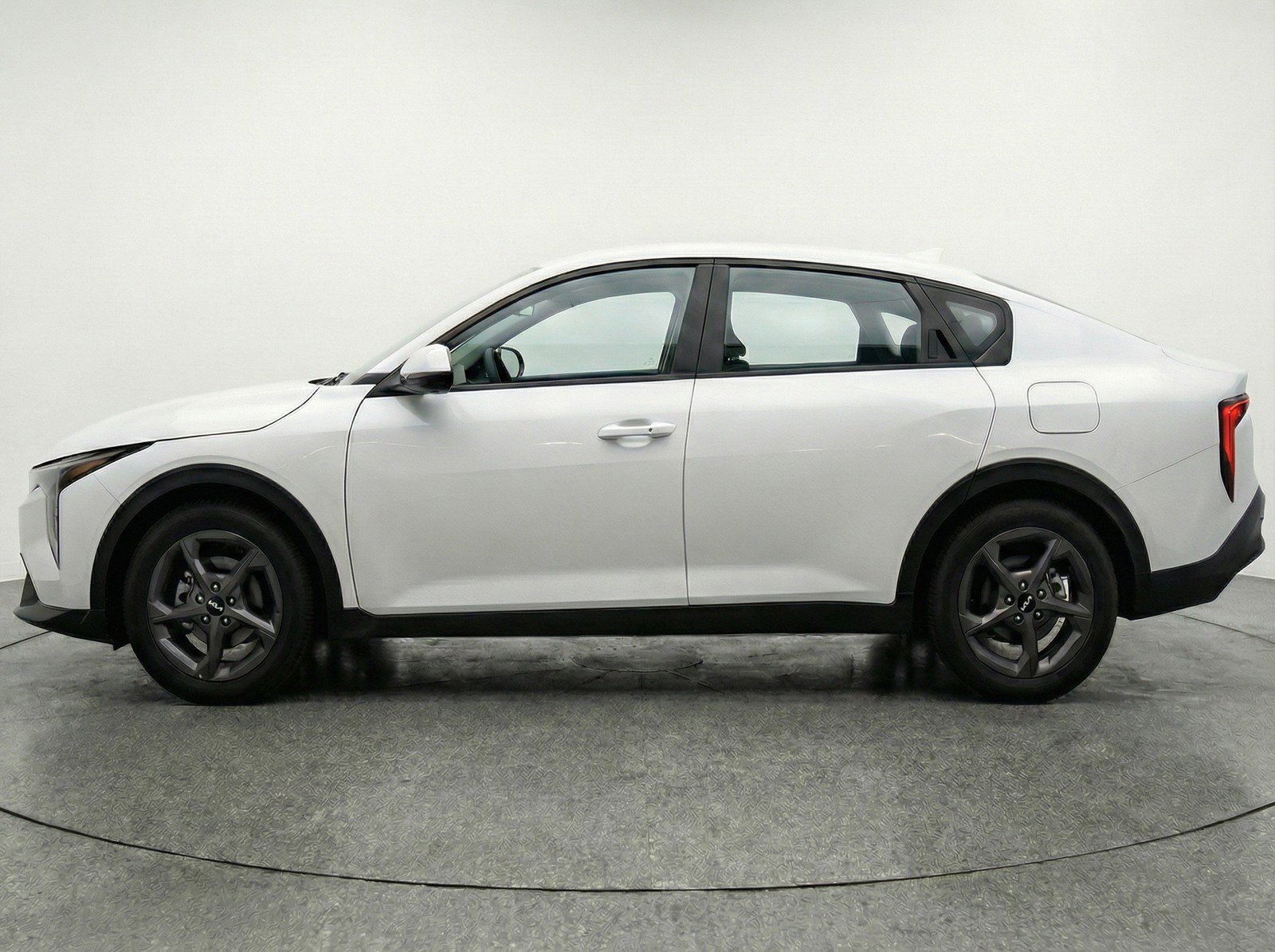 Used 2025 Kia K4 LXS image 5
