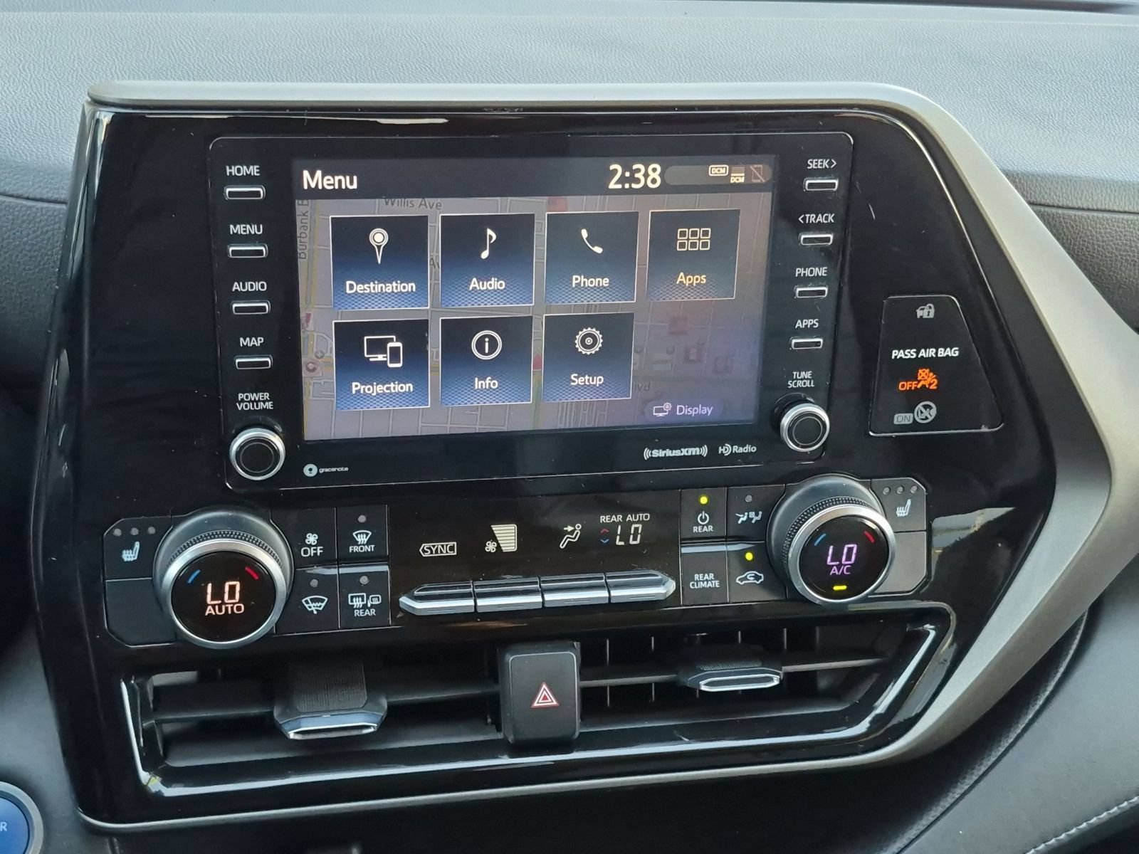 Used 2021 Toyota Highlander XLE FWD image 18