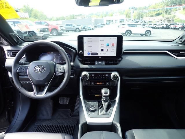 Used 2025 Toyota RAV4 XSE AWD/4WD image 13