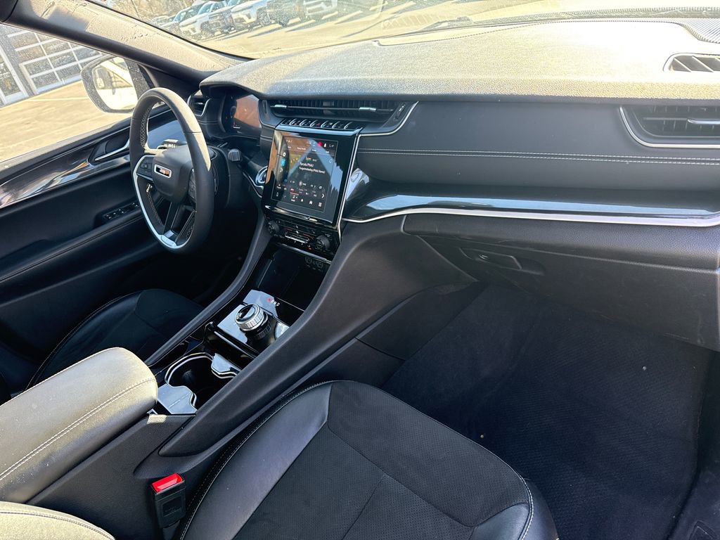 Used 2023 Jeep Grand Cherokee Altitude image 16