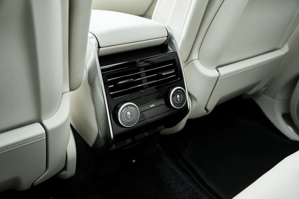 Used 2025 Land Rover Range Rover Long Wheelbase SE image 54