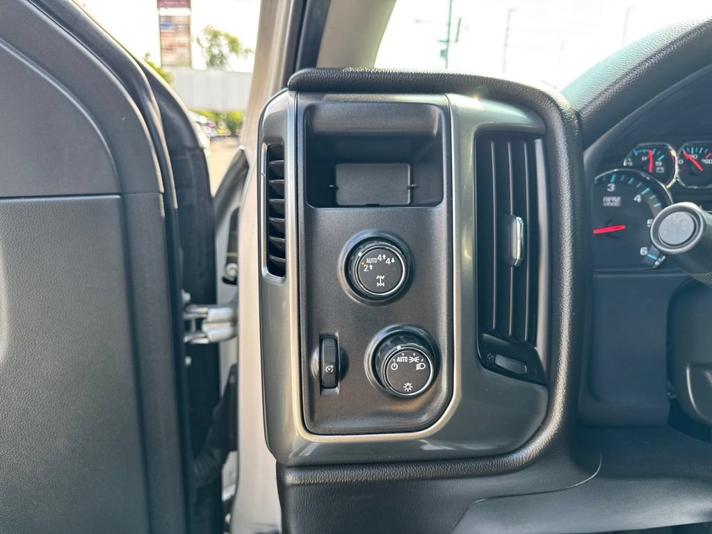 Used 2019 Chevrolet Silverado 1500 LT AWD/4WD image 12