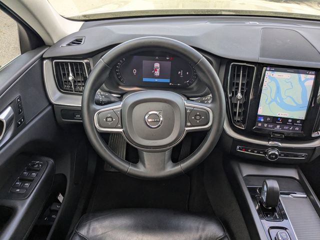 Used 2023 Volvo XC60 B5 Core image 21