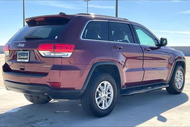 Used 2019 Jeep Grand Cherokee Laredo image 2