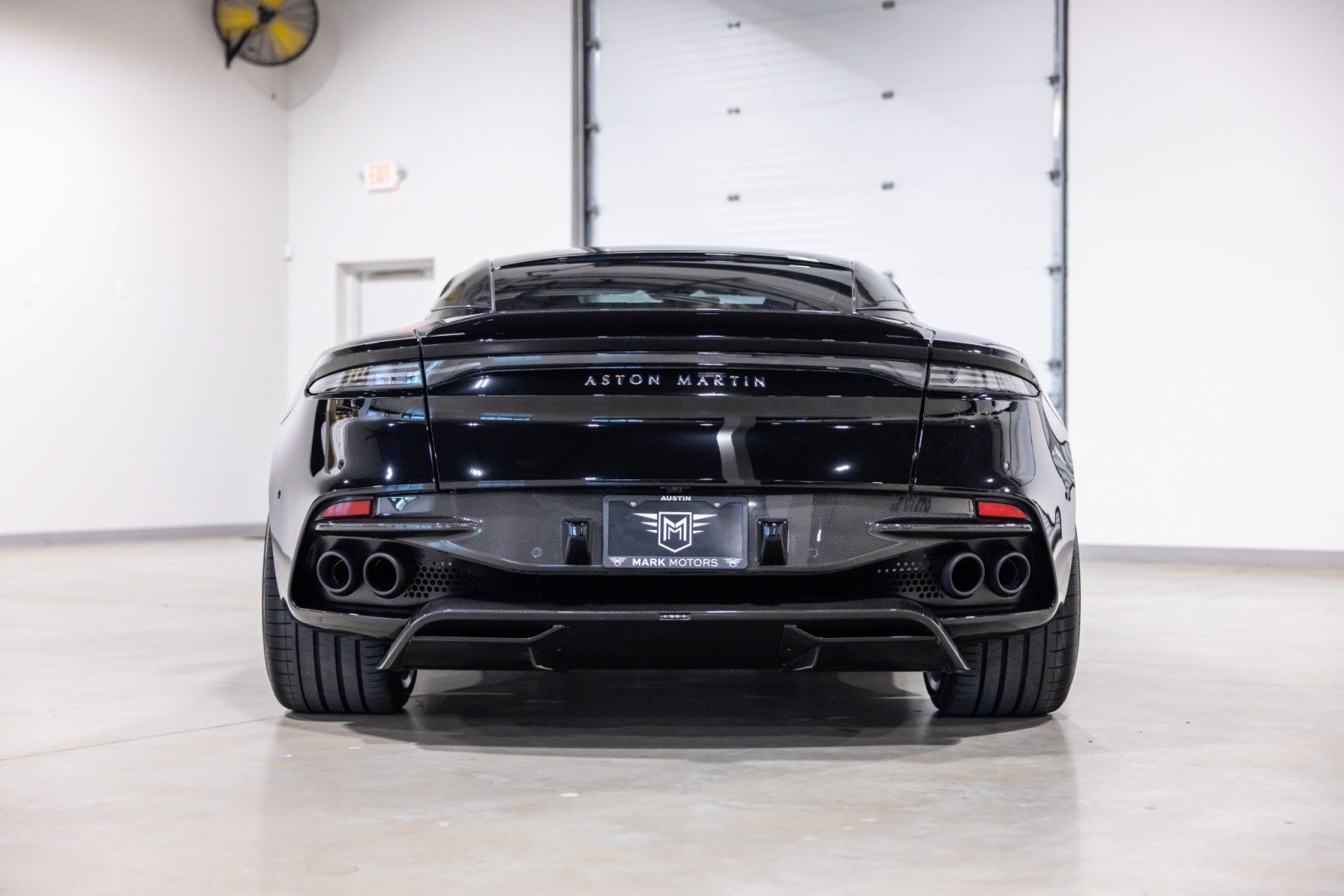 Used 2022 Aston Martin DBS Superleggera RWD image 5