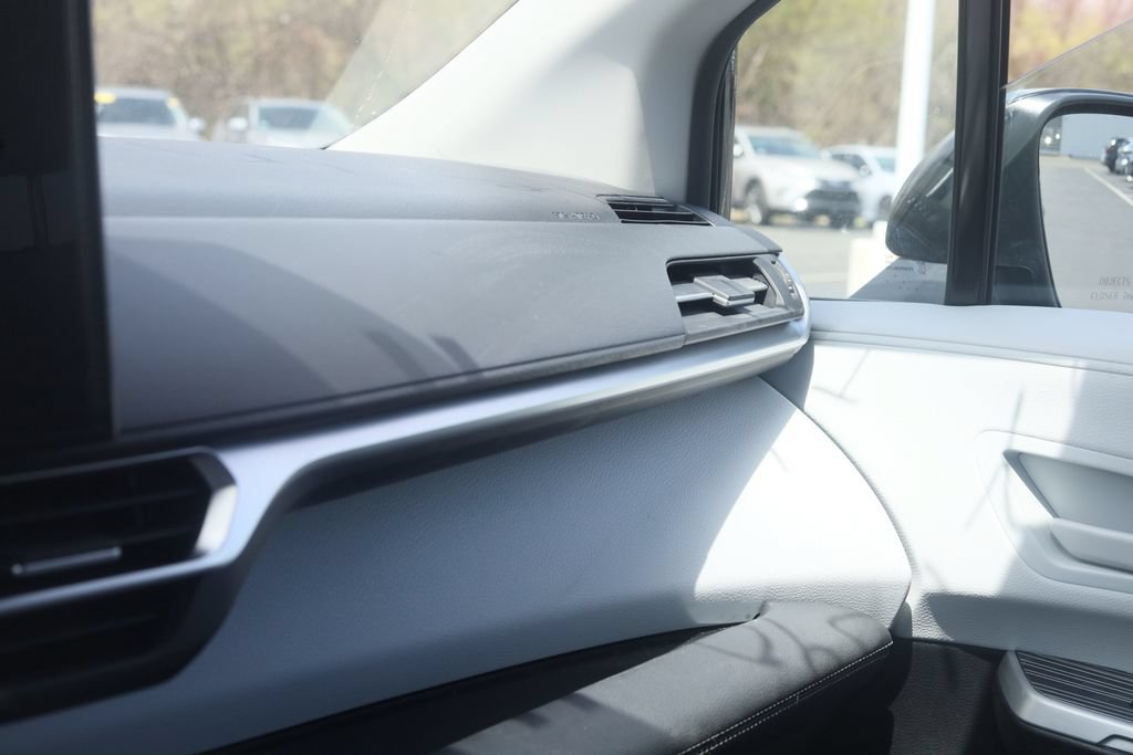 Used 2025 Toyota Sienna LE FWD image 18