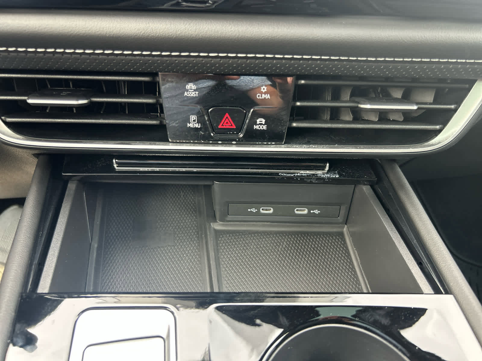 Used 2024 Volkswagen Atlas Cross Sport SE image 29