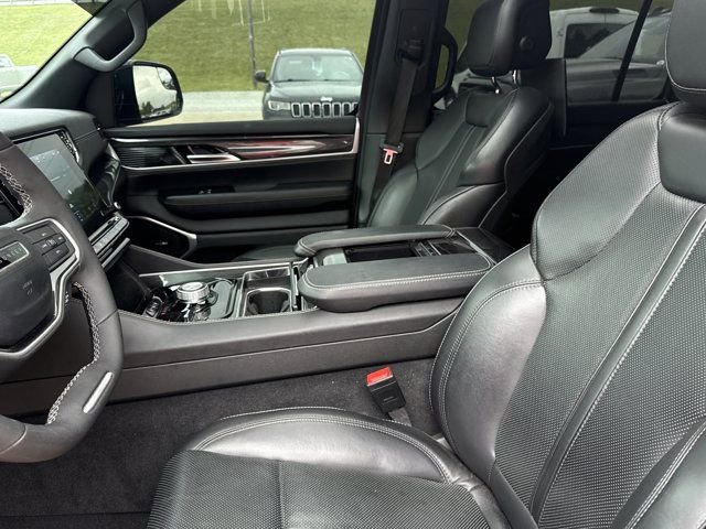 Used 2024 Jeep Wagoneer 4WD w/ Premium Group I image 5