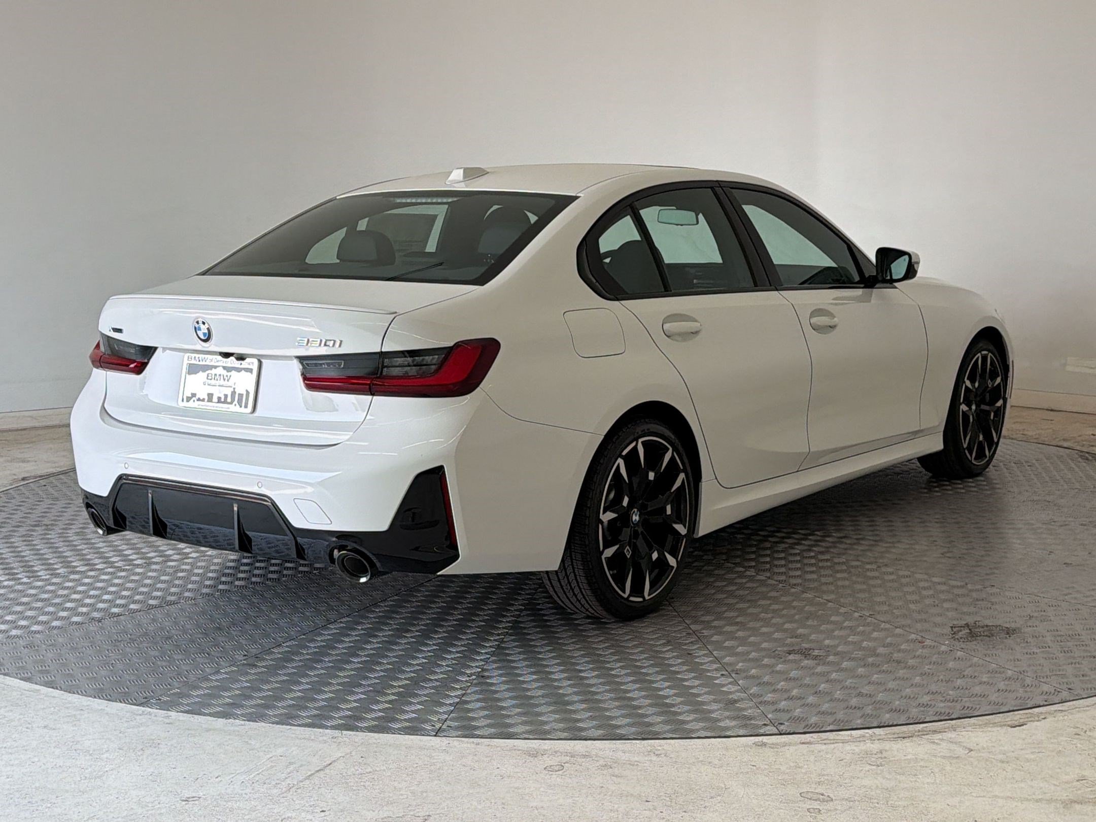 New 2026 BMW 330i xDrive Sedan w/ M Sport Package AWD/4WD image 9
