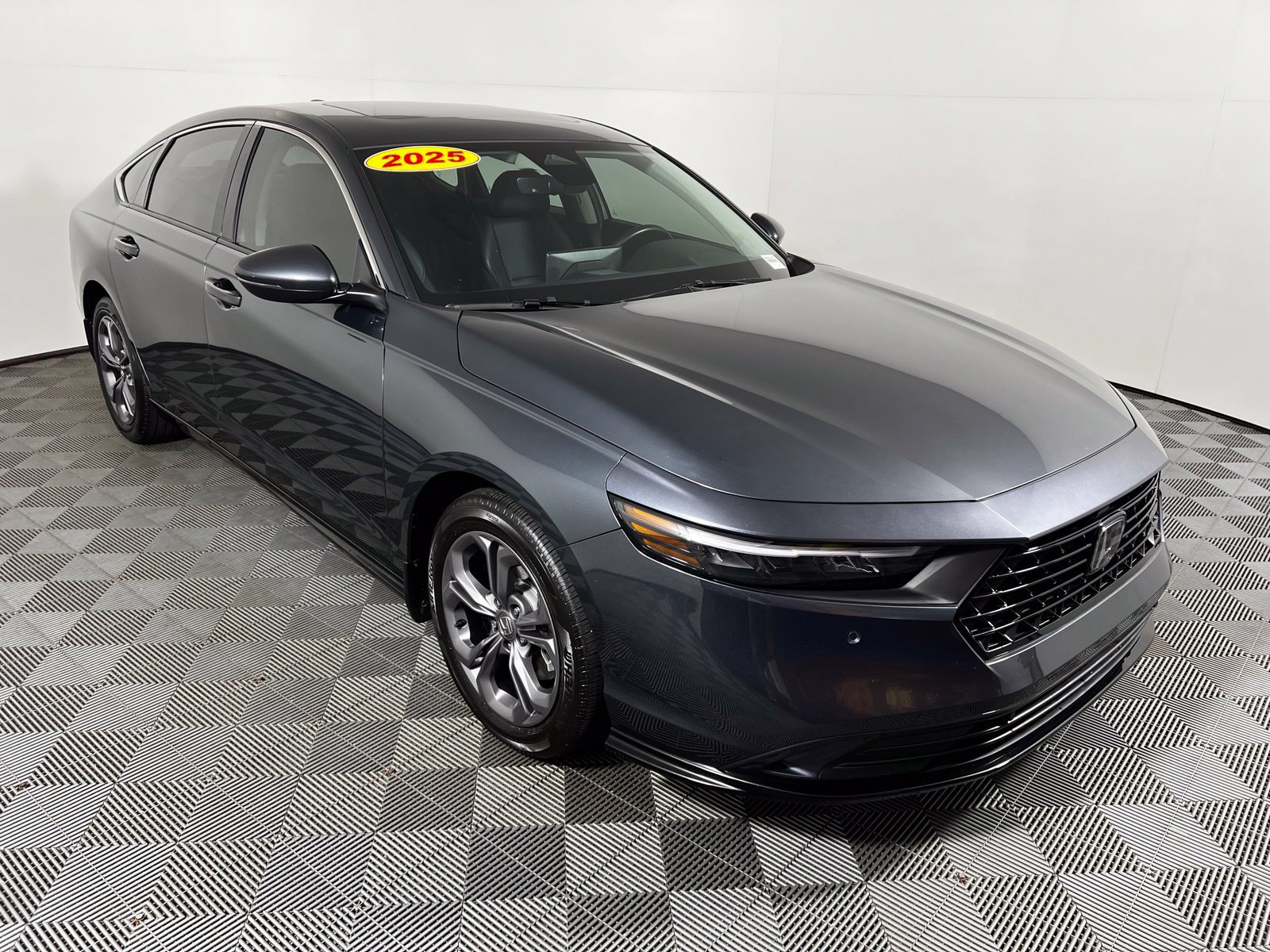 Used 2025 Honda Accord EX-L image 3
