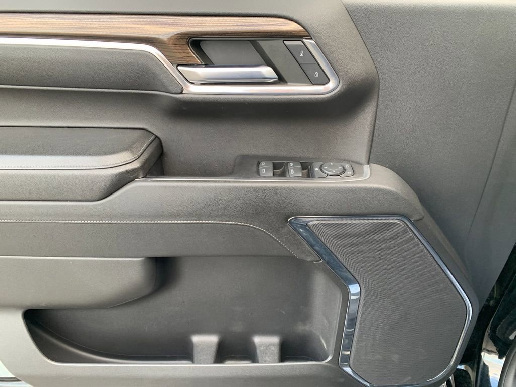 Used 2023 Chevrolet Silverado 1500 LT AWD/4WD image 12