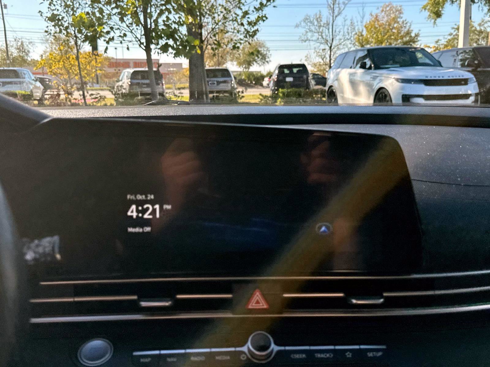 Used 2023 Hyundai Elantra Limited w/ Preferred Accessory Package image 19