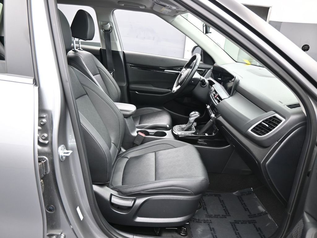 Used 2025 Kia Seltos EX w/ EX Sunroof Package FWD image 39