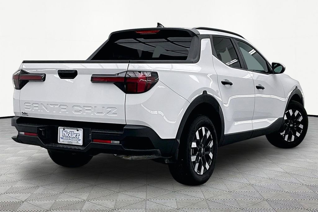 Used 2025 Hyundai Santa Cruz SEL FWD image 2
