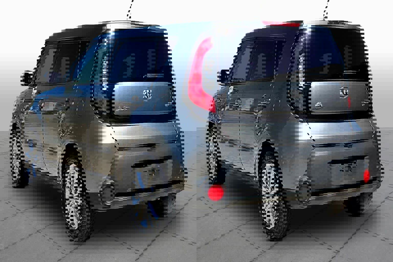 Used 2014 Kia Soul + FWD image 11