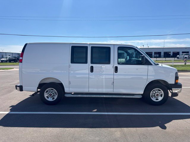 Used 2025 GMC Savana 2500 w/ Driver Convenience Package RWD image 2