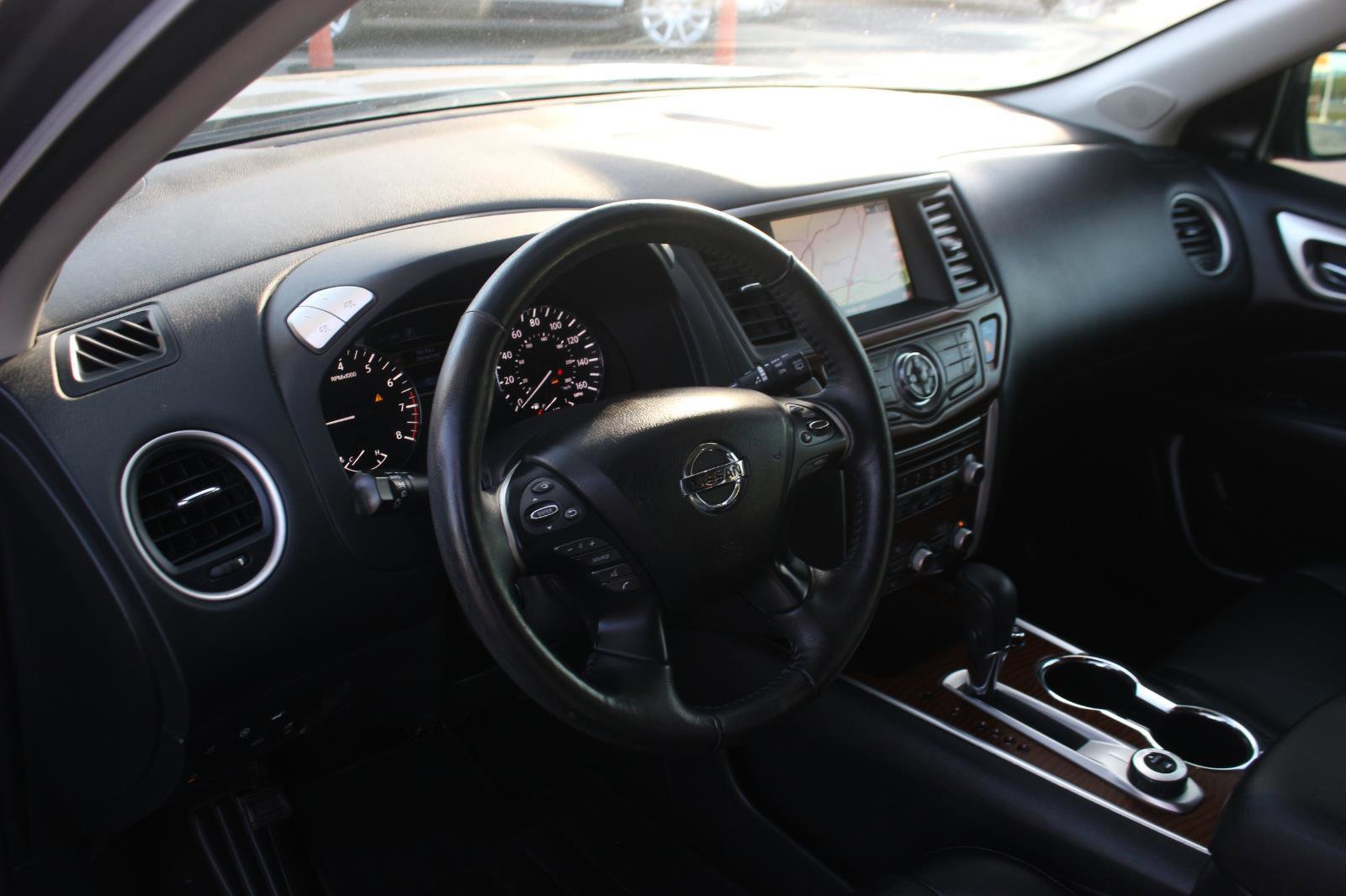 Used 2020 Nissan Pathfinder Platinum image 16