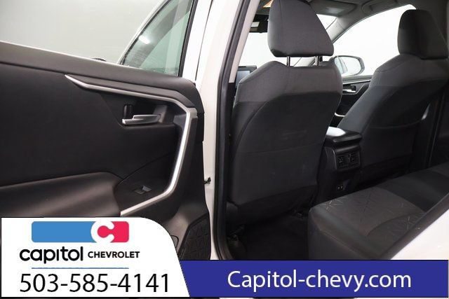 Used 2020 Toyota RAV4 XLE w/ Carpet Mat Package AWD/4WD image 29