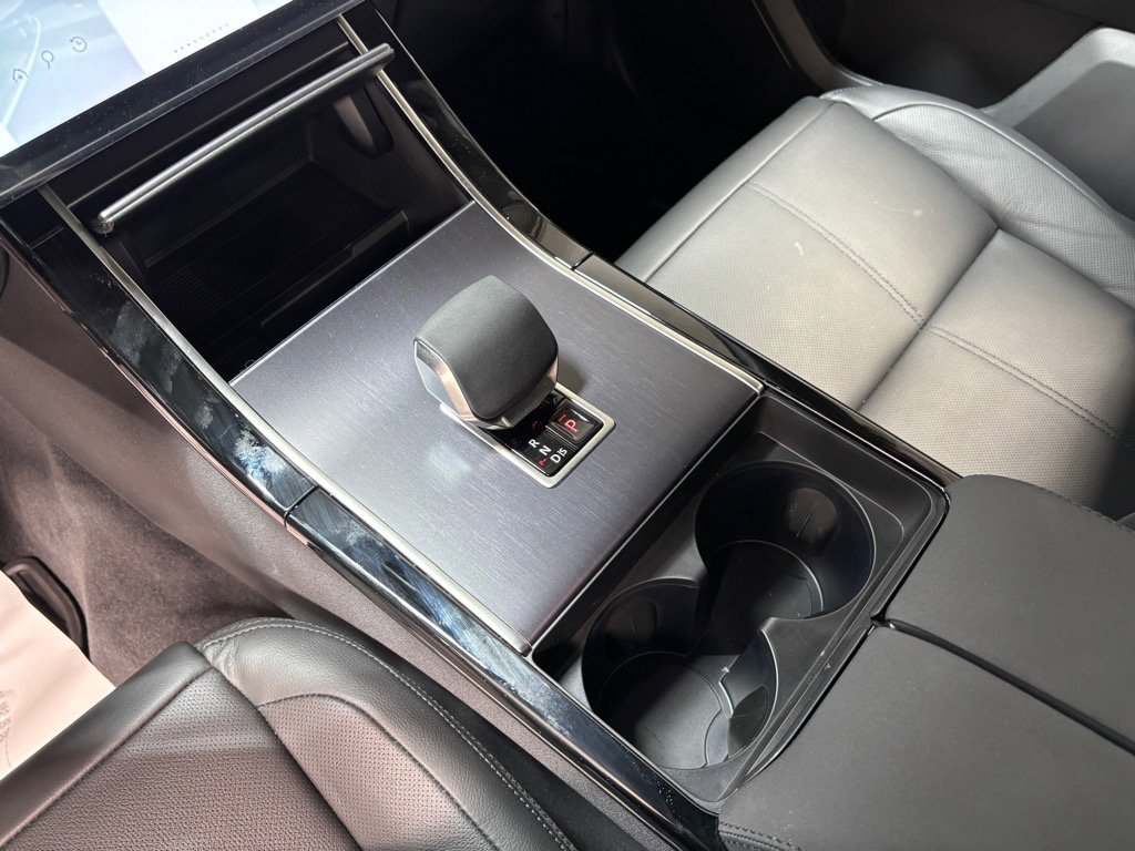 New 2026 Land Rover Range Rover Velar Dynamic SE image 13