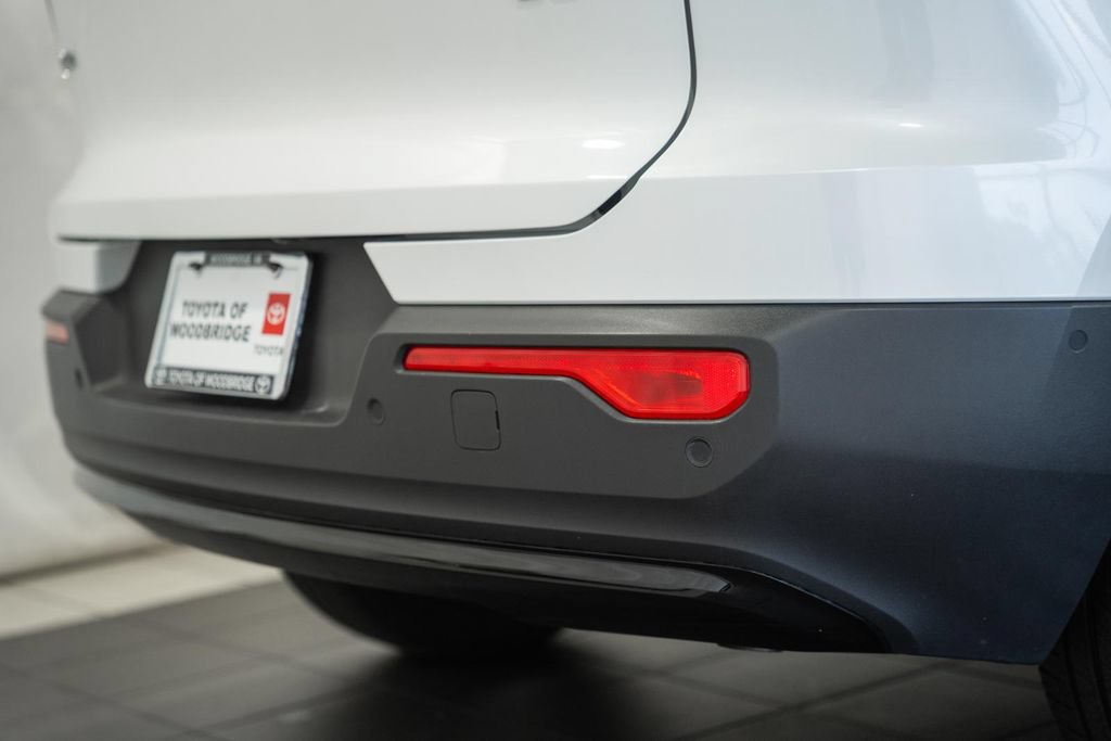 Used 2023 Volvo XC40 B5 Plus w/ Driver Assist Package AWD/4WD image 8