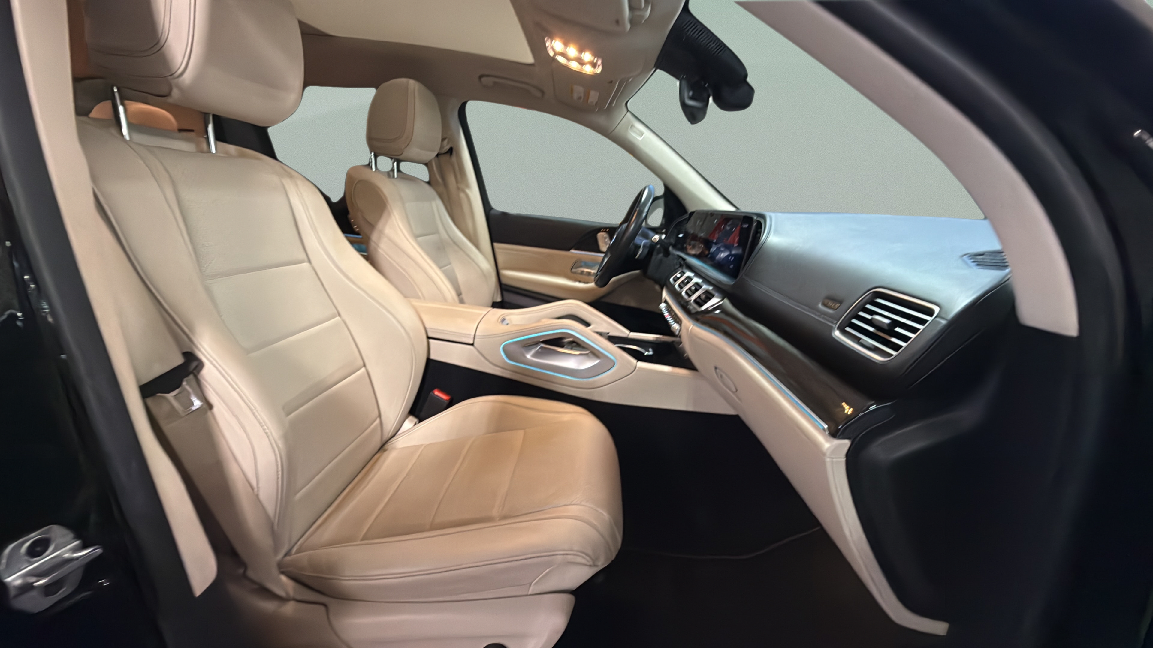 Used 2024 Mercedes-Benz GLS 450 4MATIC image 32