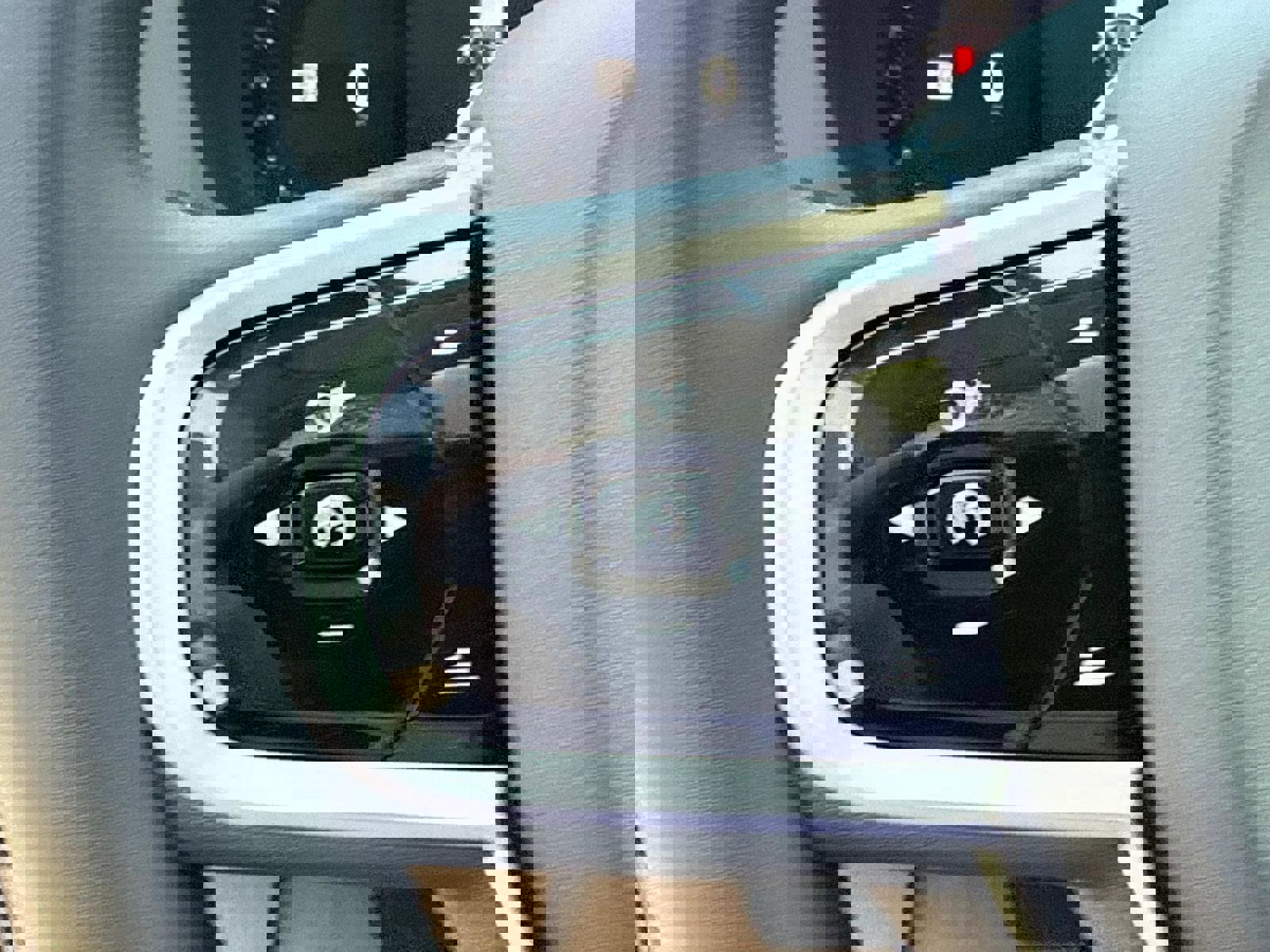 New 2026 Volvo XC60 B5 Plus w/ Climate Package image 32